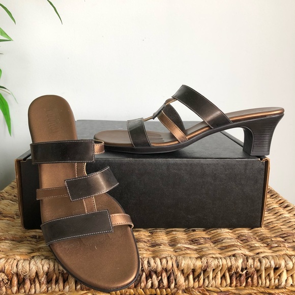 Munro American Jan Sandals in Brown - Picture 2 of 9